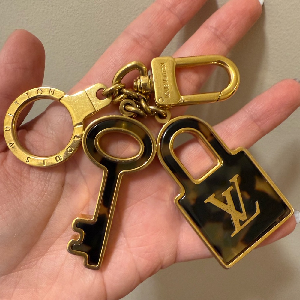 *Authentic* Louis Vuitton Gold and Brown Keychain / Bag Charm - Picture 4 of 6